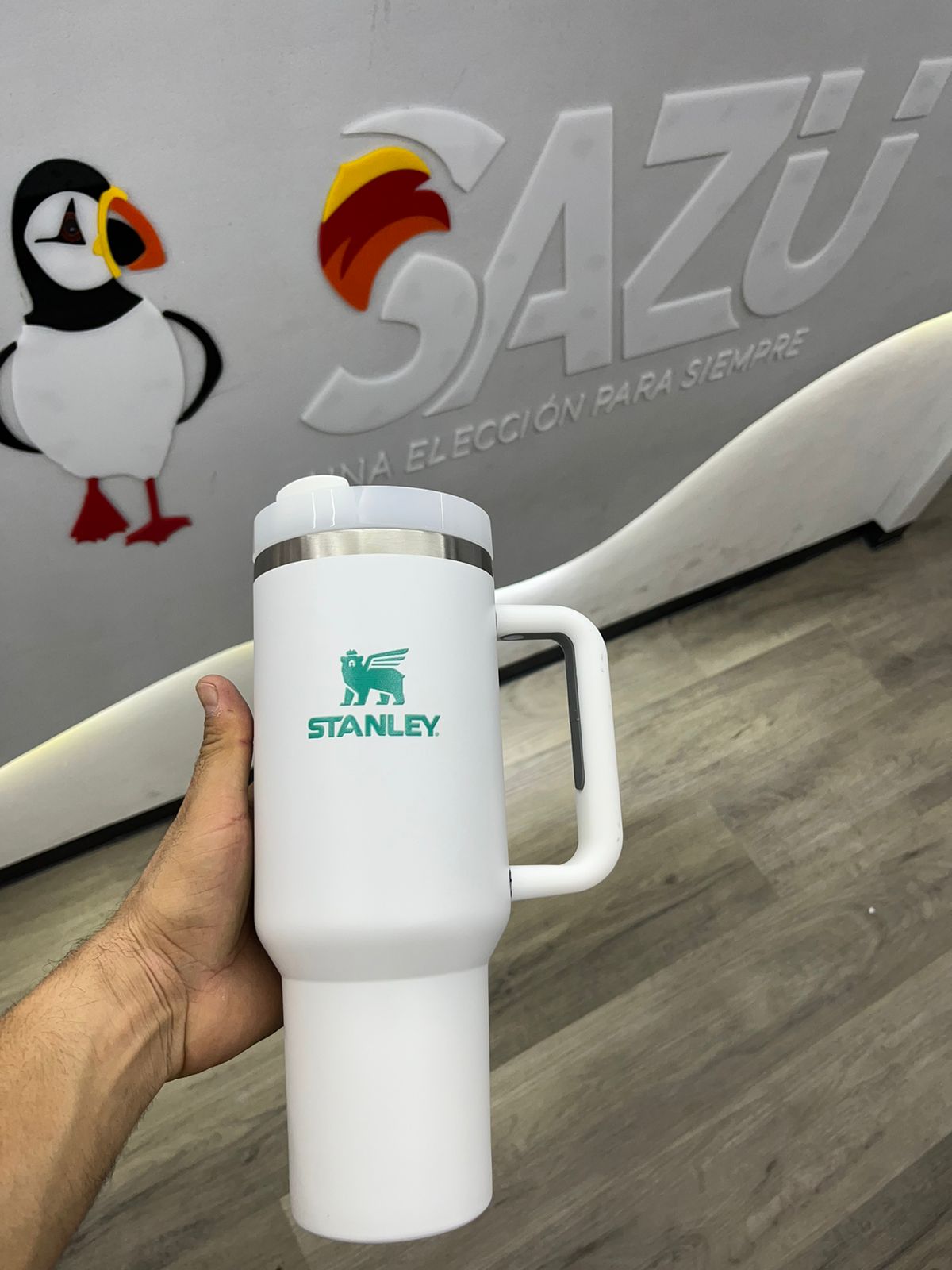 Vista 2 de TERMO STANLEY QUENCHER CREMAS - COLOR: CREMA/LILA